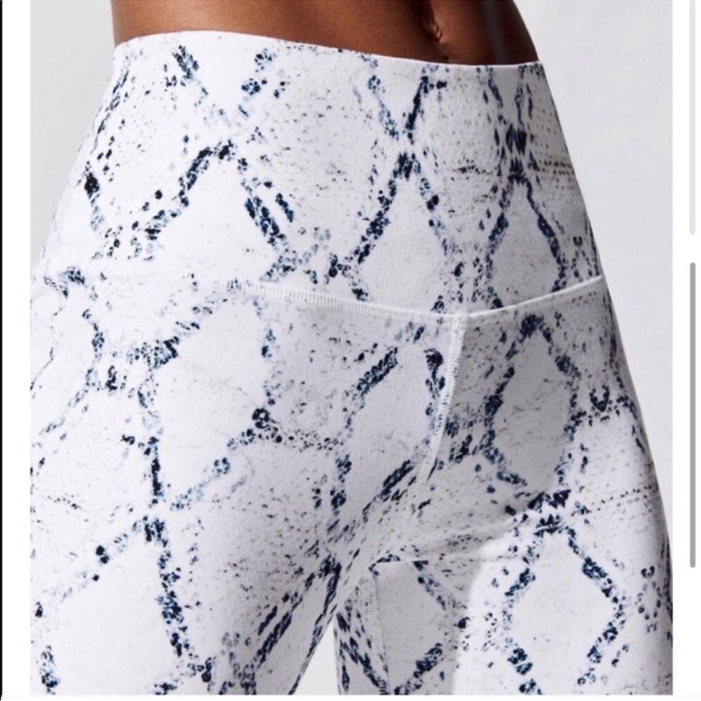 Varley Pacific Tights Python Snakeskin Print Whit… - image 12